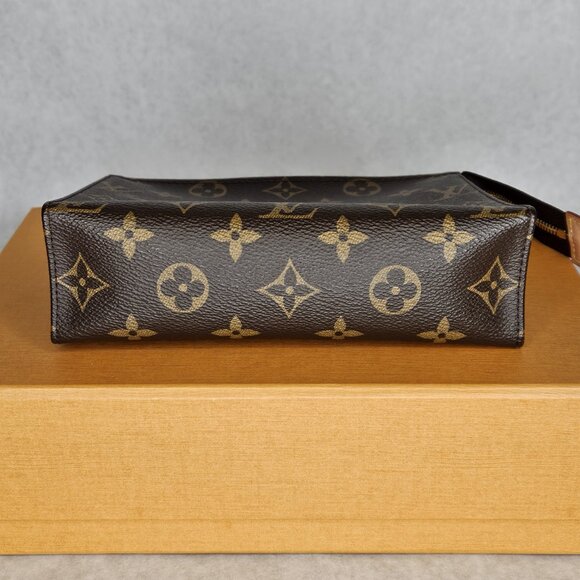 Louis Vuitton Monogram Toiletry 19 Pouch Toilette Purse Handbag with Box - Picture 8 of 12